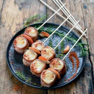Saint-Jacques skewers with bacon a la Plancha Saint-Jacques skewers with bacon a la Plancha